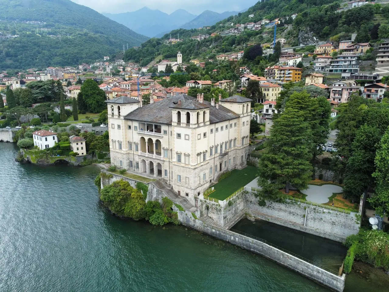 Palazzo Gallio on the shores of Lake Como